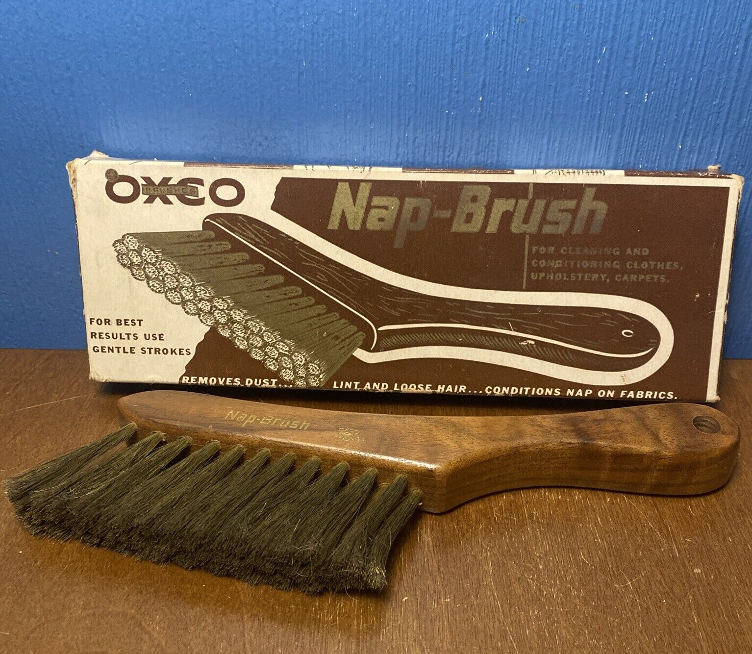 VINTAGE OXCO Nap-Brush - Wood Handle Handheld Clothing Upholstery Ox Fibre USA