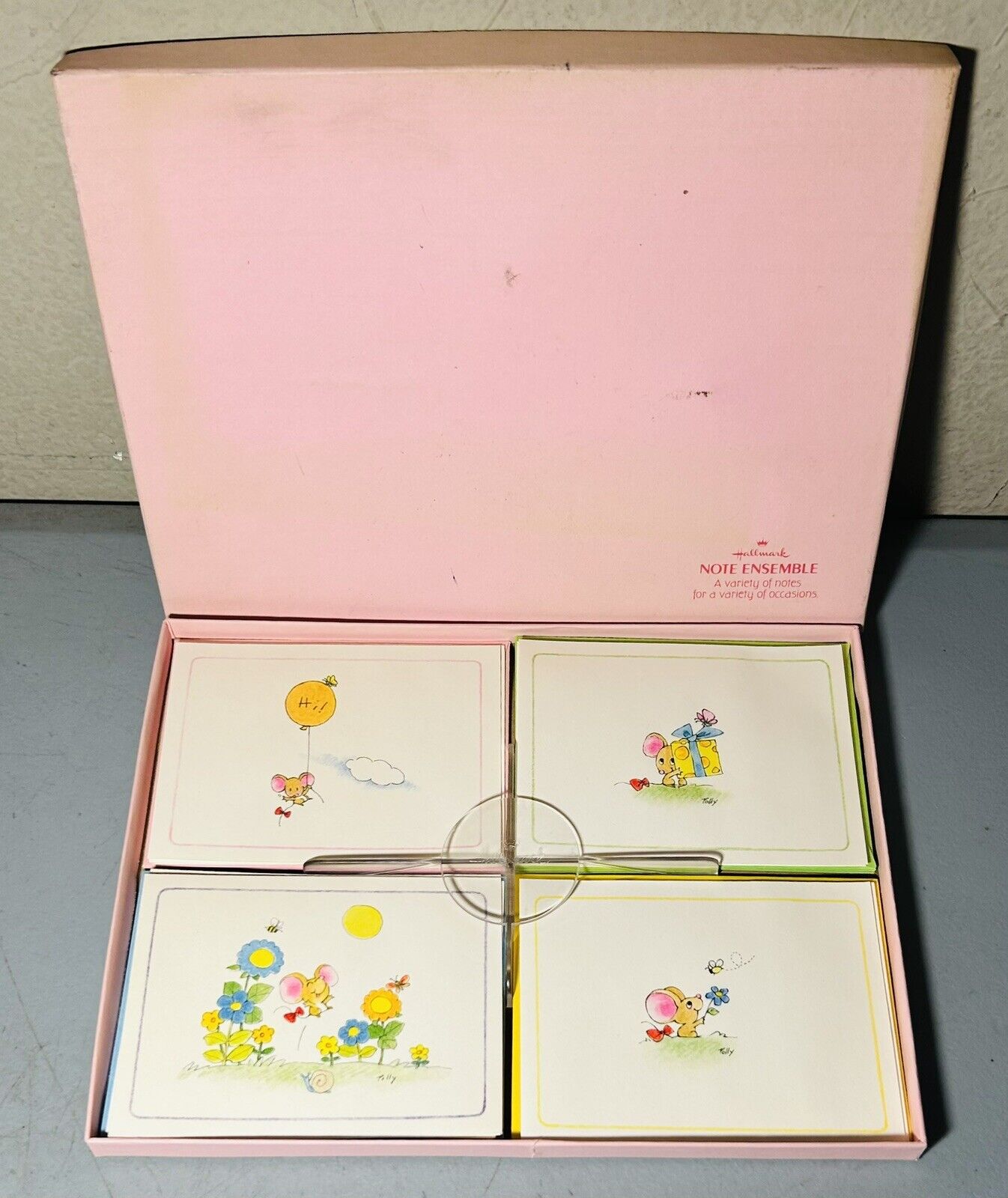 Vintage Hallmark Cheerful Mouse Note Ensemble 10 Note Notecards & Envelopes WOW￼