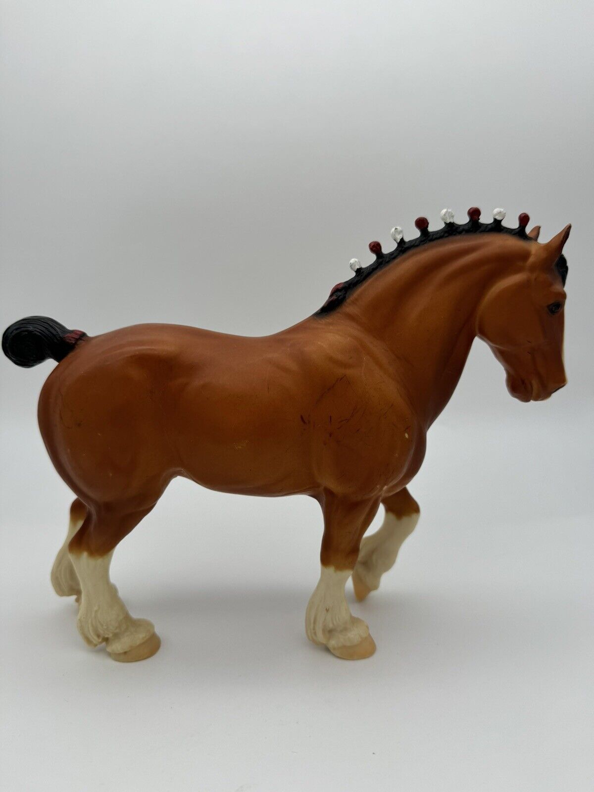BREYER TRADITIONAL CLYDESDALE STALLION #80 BAY WITH BLAZE RED/WHITE BOBS