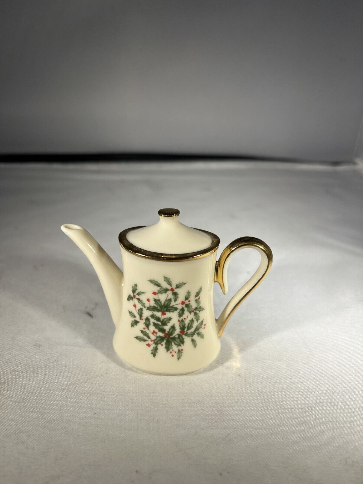 Lenox Holiday  Tea/Coffee Pot 1041664   A4