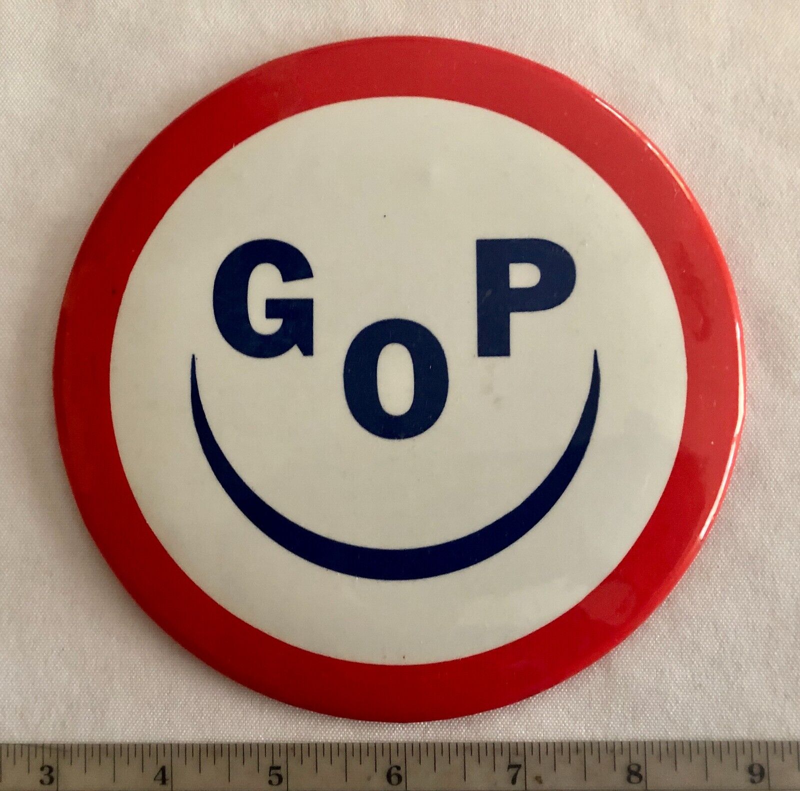 NIXON -- GOP HAPPY FACE -- 1968 SCARCE LARGE 6-INCH BUTTON -- 