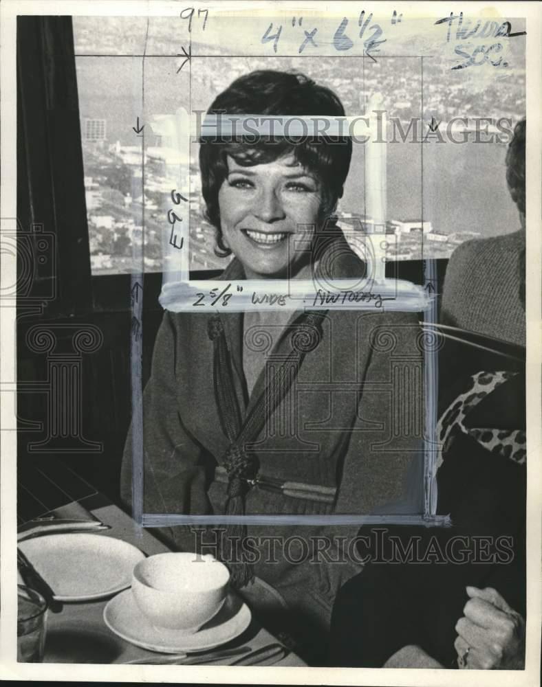 1970 Press Photo Actress Polly Bergen at Space Needle in Seattle, WA - pio32537