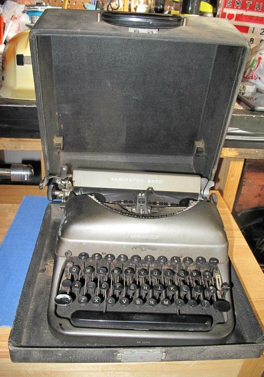 Old Vintage REMINGTON RAND Typewriter & Case 