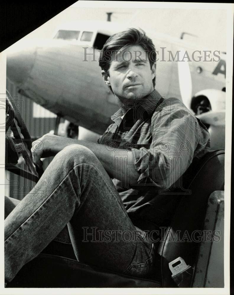 1990 Press Photo Actor Treat Williams Performs Scene - kfa57069