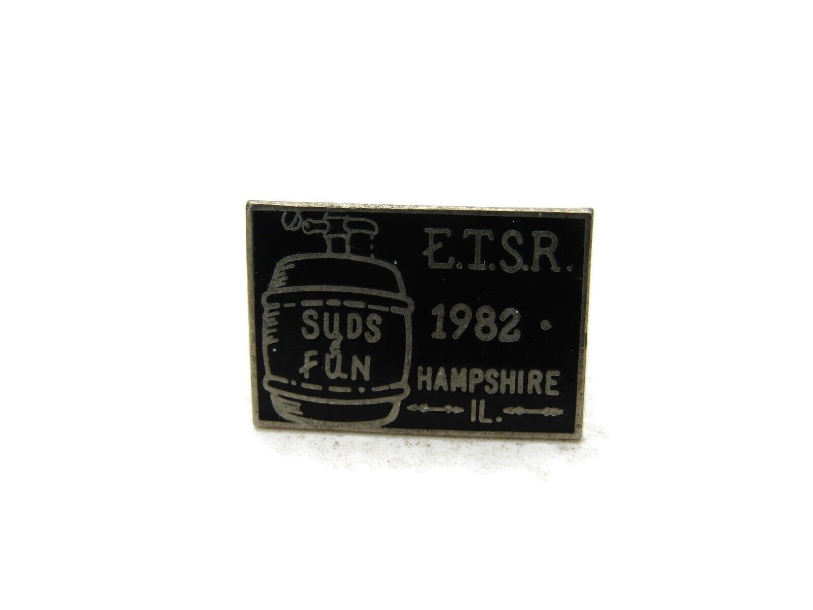 E.T.S.R 1982 Suds & Fun Pin Hampshire IL. Black & Silver Tone