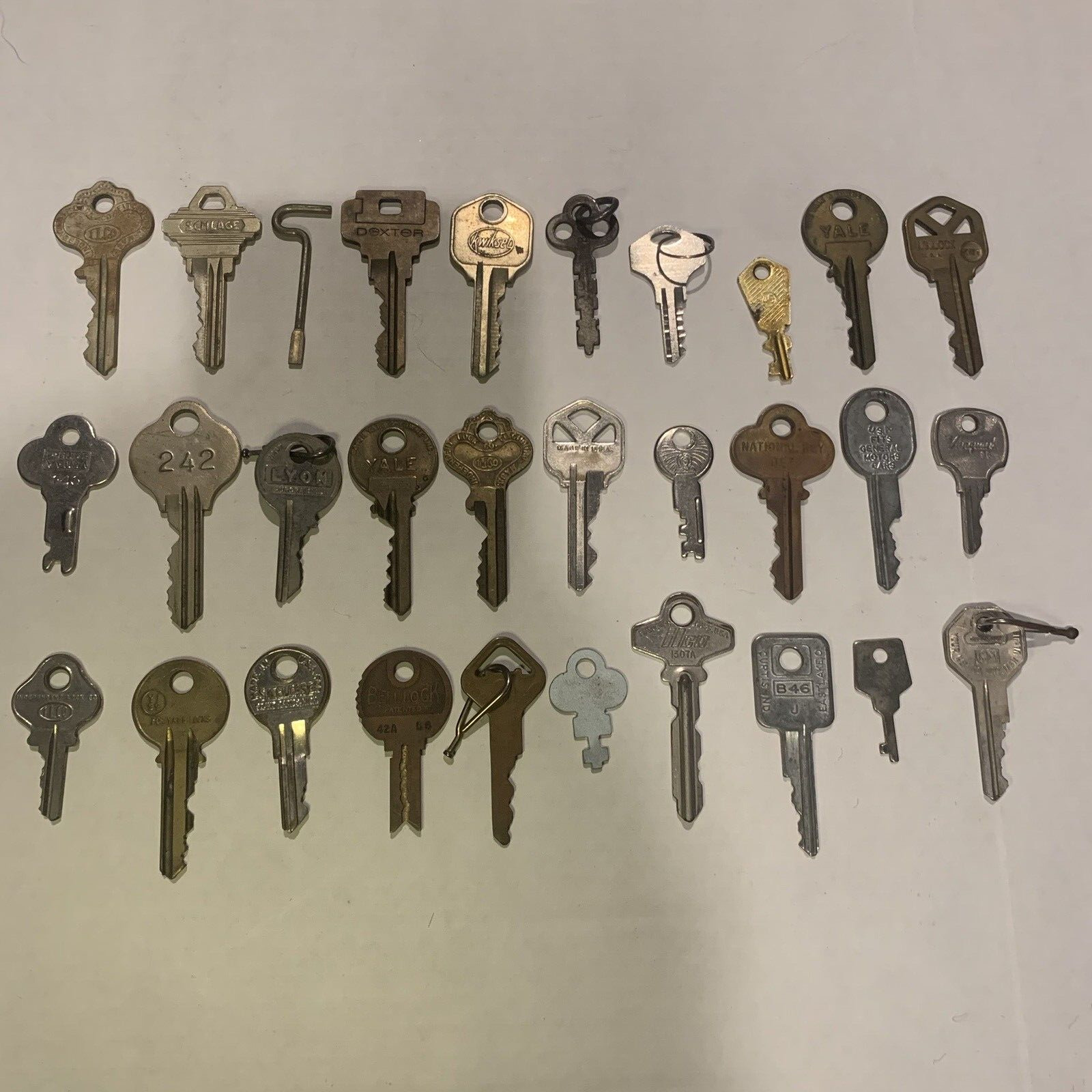 Mixed Lot Of 30 Vintage Keys Miscellaneous, Assorted, Random