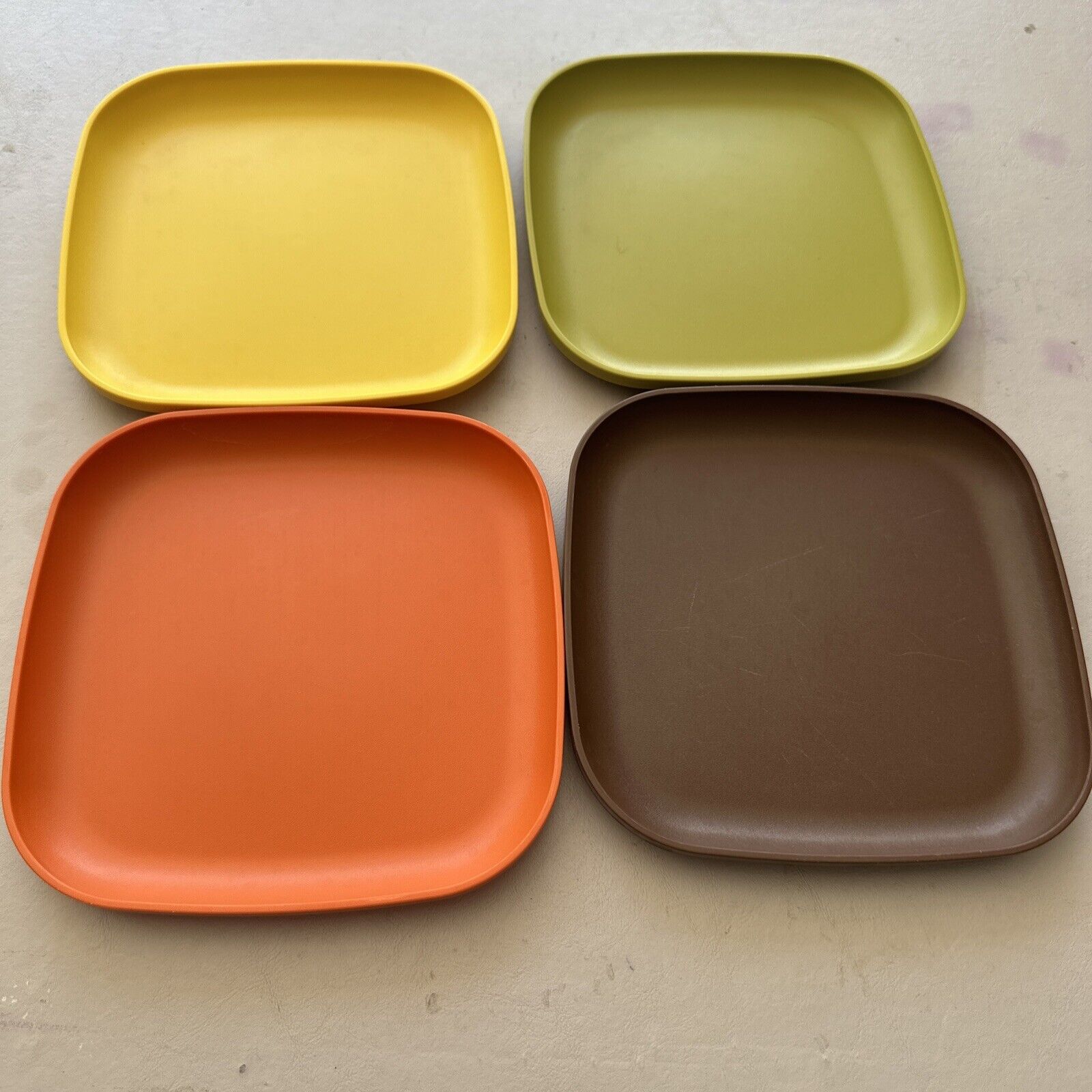 (4) Vintage Tupperware Square Plates 8\