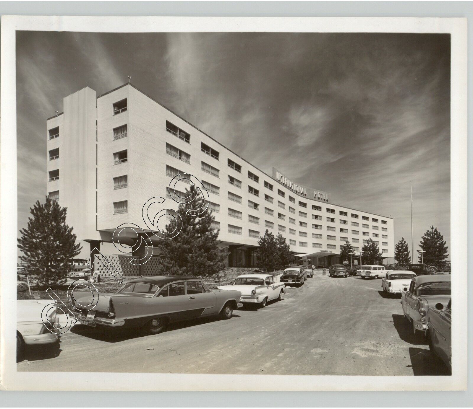 MCM INTERNATIONAL HOTEL Exterior Architecture & Cars, Vtg. 1950s Press Photo