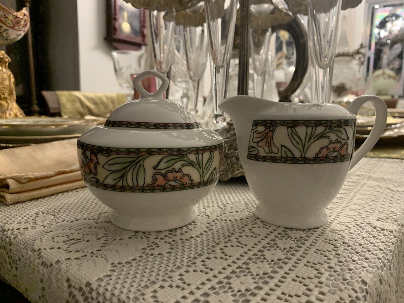 ONEIDA 1998.  Creamer and Sugar Bowl Set.  Porcelain Floral.  J3.