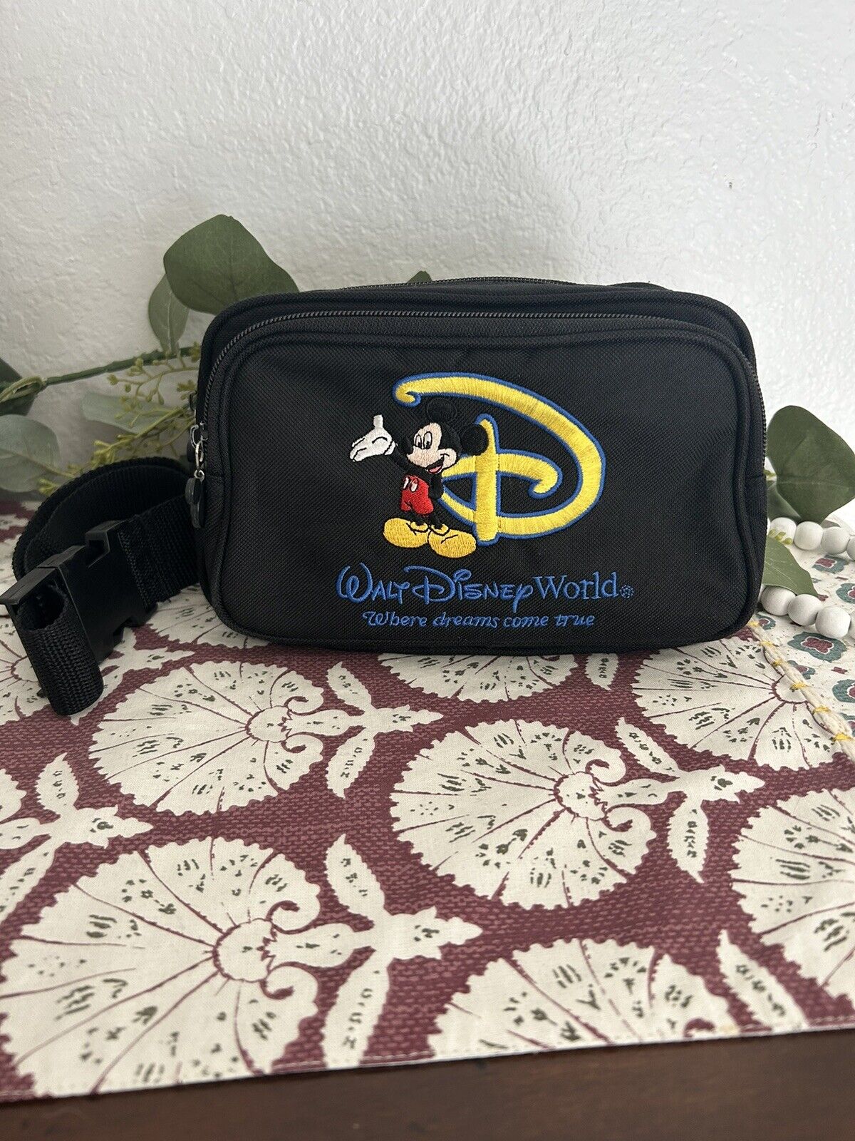 WALT DISNEY WORLD Vintage Mickey Mouse Adjustable Fanny Pack or CrossBody Black