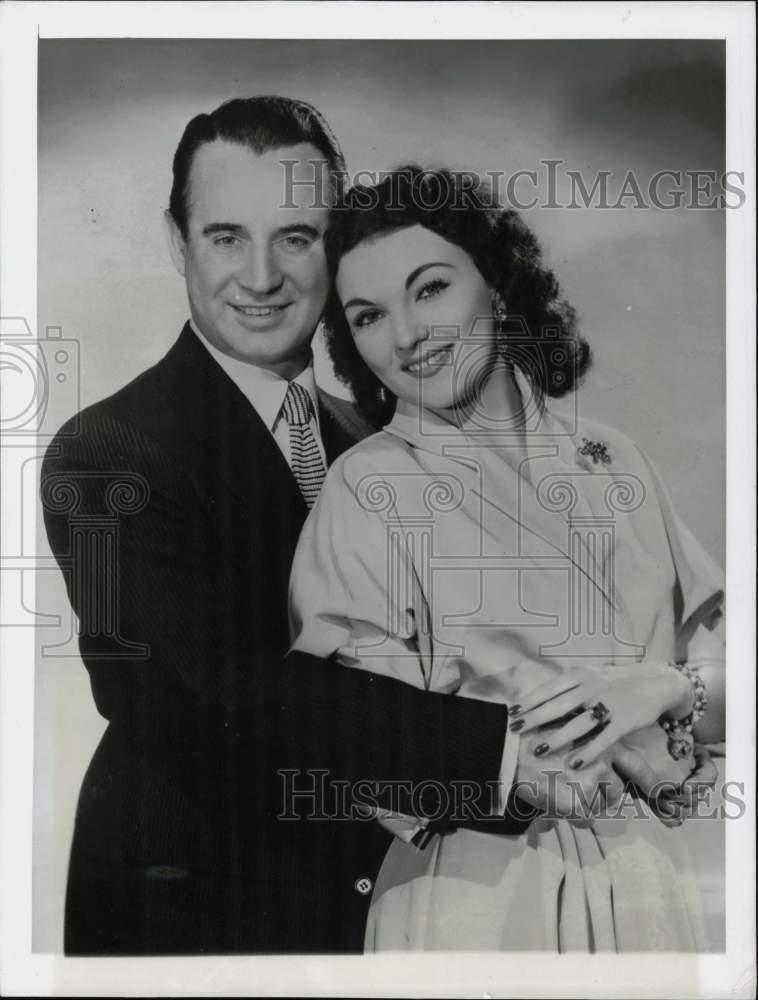 1956 Press Photo Singer Frank Parker poses with singer Marion Marlowe