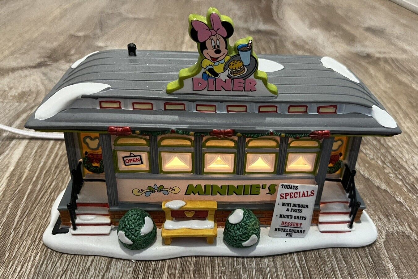 Department Dept. 56 Disney Minnie\'s Diner Mickey\'s Merry Christmas Village