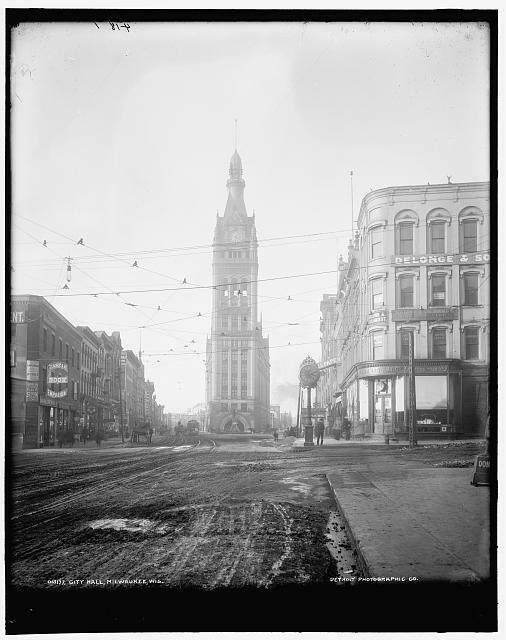 City Hall,government buildings,facilities,streets,Milwaukee,Wisconsin,WI,c1900