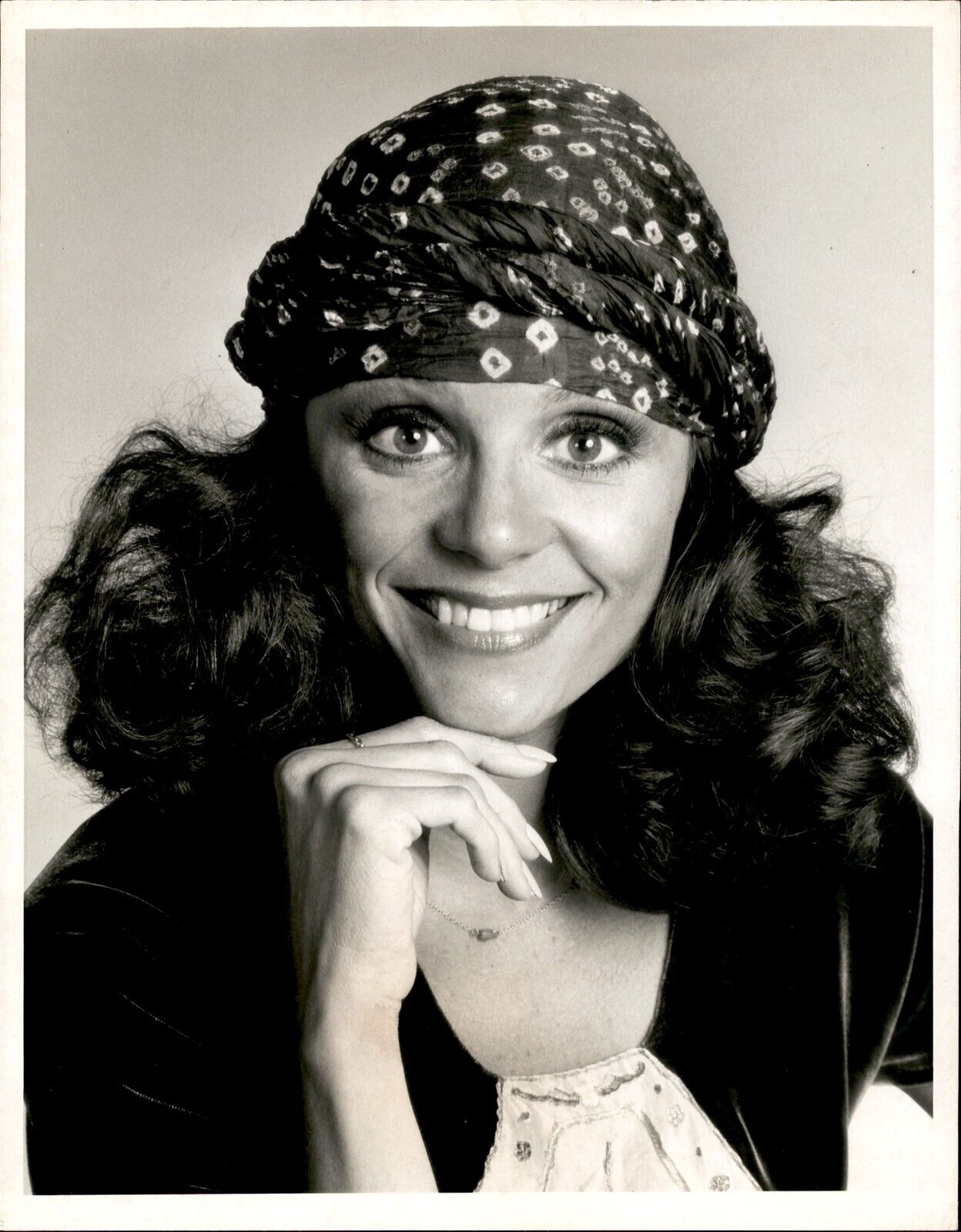 BR33 1975 Orig Photo VALERIE HARPER Rhoda Beautiful TV Sitcom Actress Headscarf