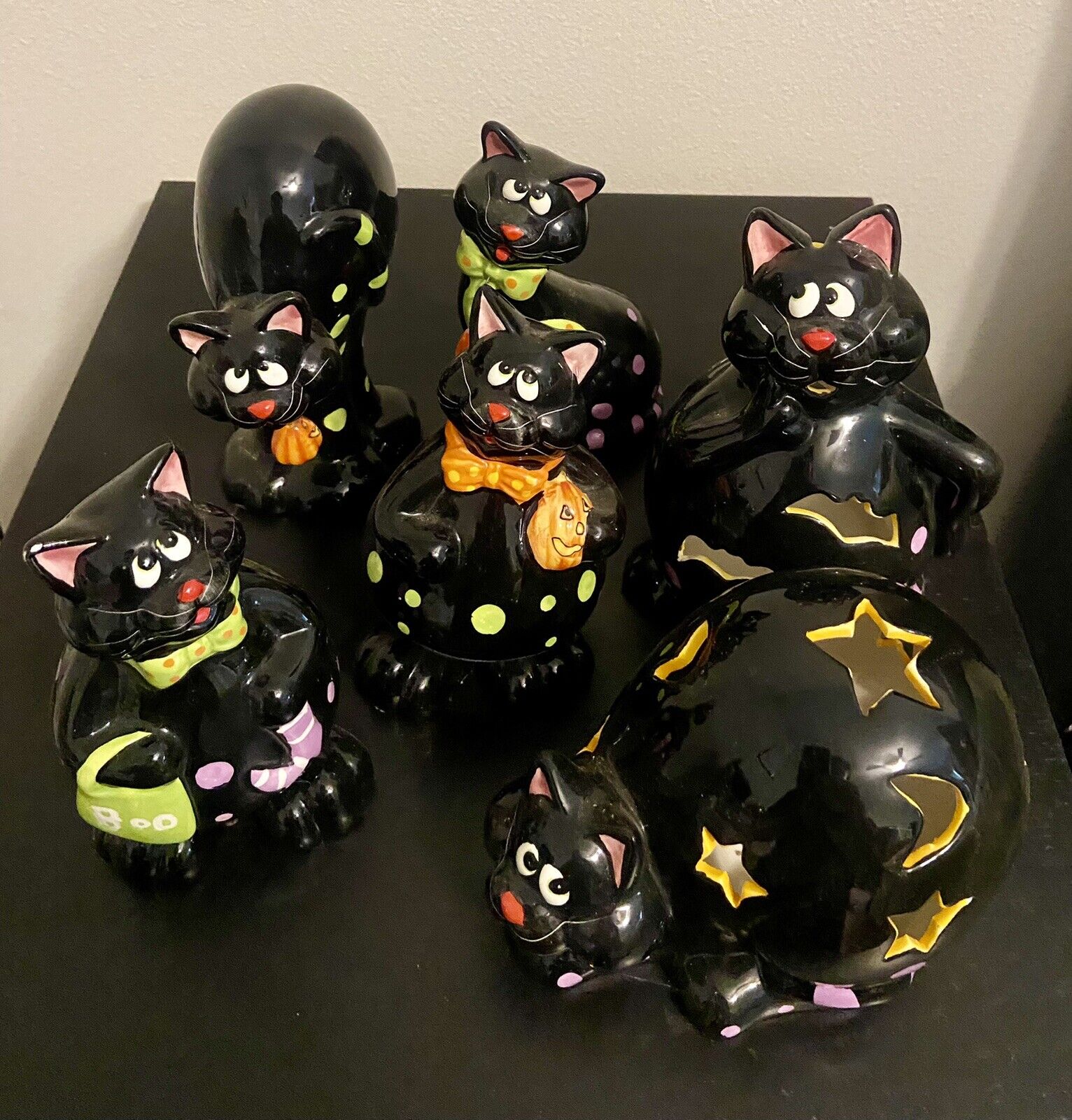 Vintage 2006/2007 Halloween Black Cats Ceramic Collection Set movement/light