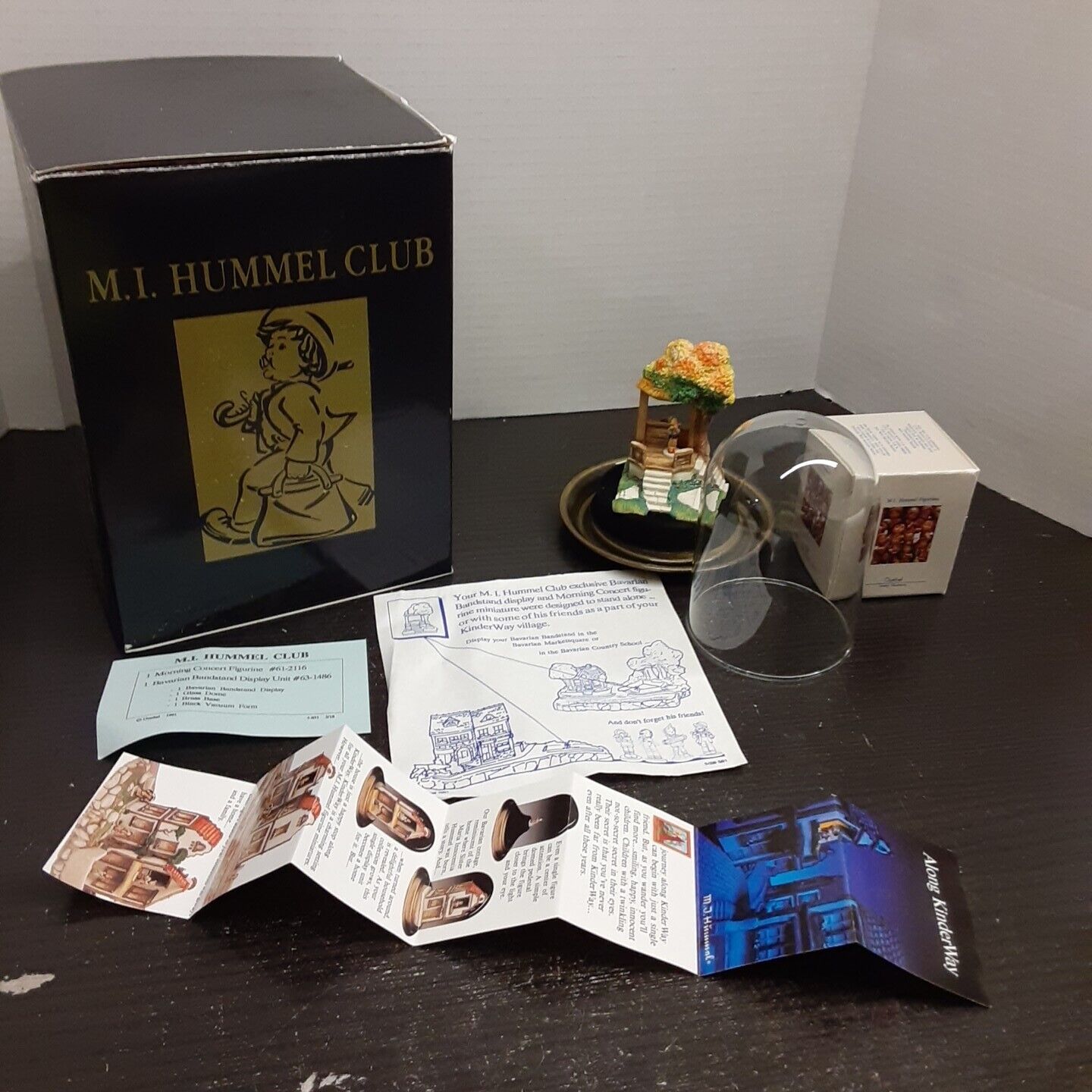 M. I. Hummel  Morning Concert 977 D Bavarian Bandstand  269 P 1990 Globe Miniatu