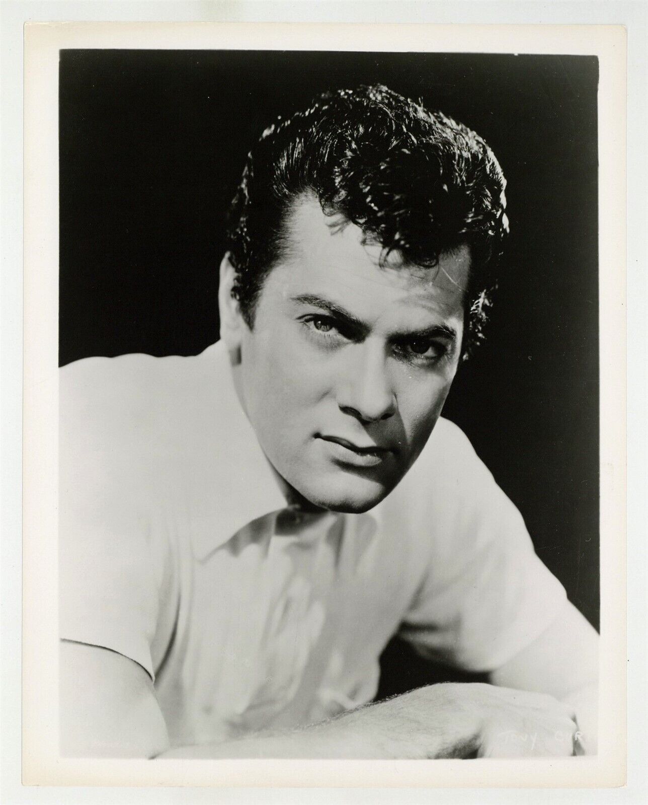 Tony Curtis 1960 Young Dramatic Portrait 8x10 Original Photo J10383