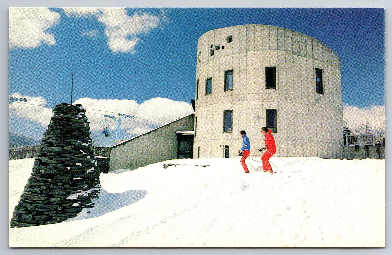 Vintage Postcard NY Hunter Mountain Snow Sking Skiers -4300