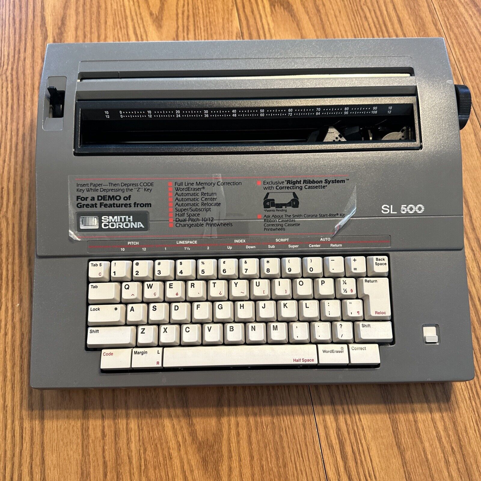 Smith Corona SL-500 Vintage Electric Portable Typewriter  - INCLUDES RIBBON CAS.