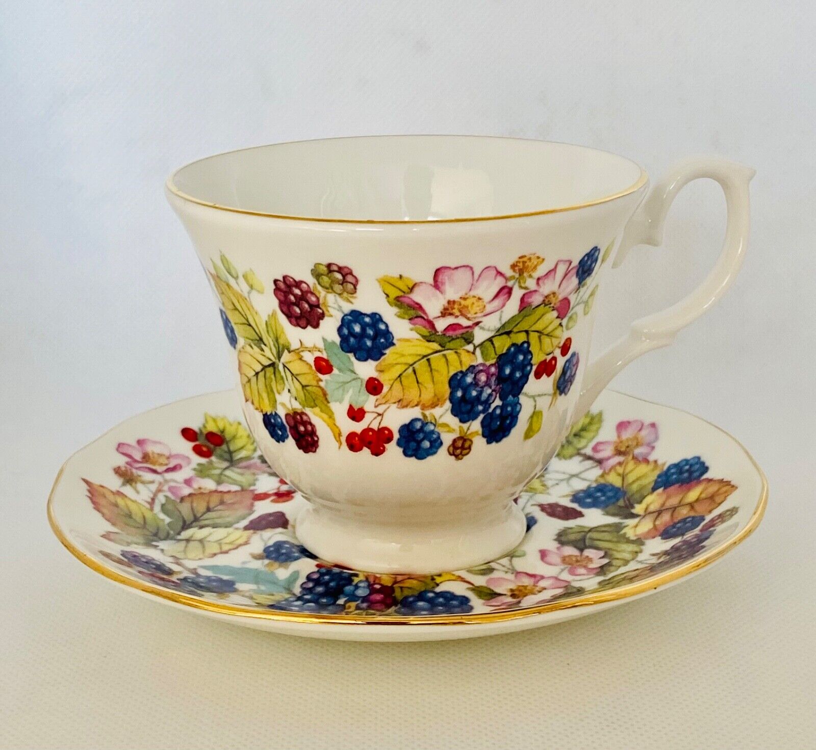 Beautiful Vintage Royal Grafton “Duchess” Tea Cup & Saucer Bone China England 