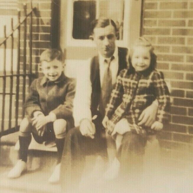 Vintage 1940s B&W Photo Father with Children On Front Stoop Philadelphia 