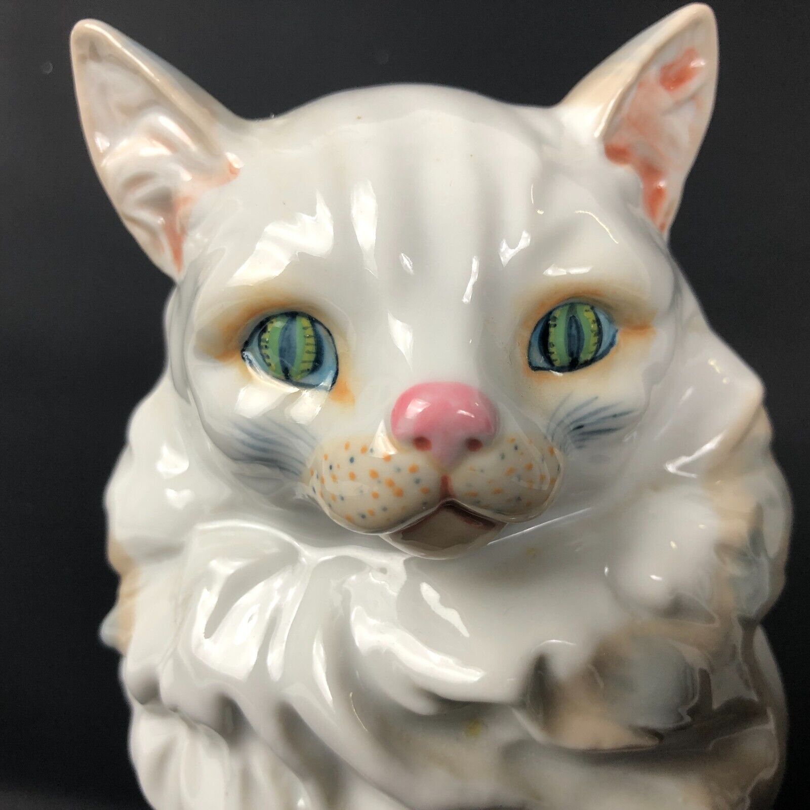 Seymour Mann Museo White Persian Cat Figurine Statue Porcelain Figure Green Eyes