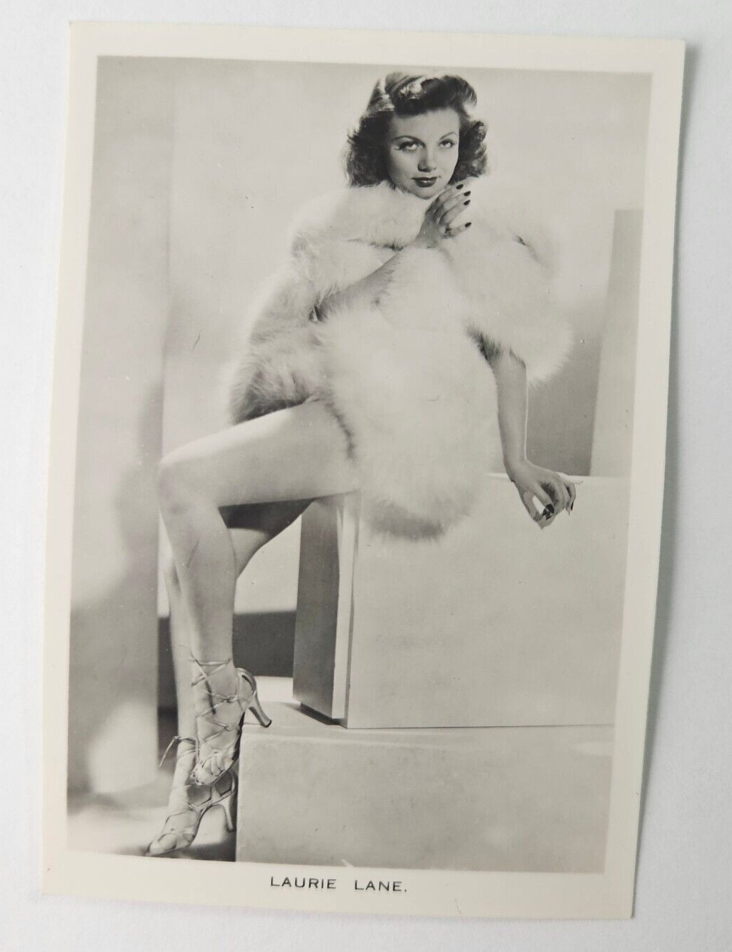 1939 Carreras Film & Stage Beauties Large Format Card #17 LAURIE LANE