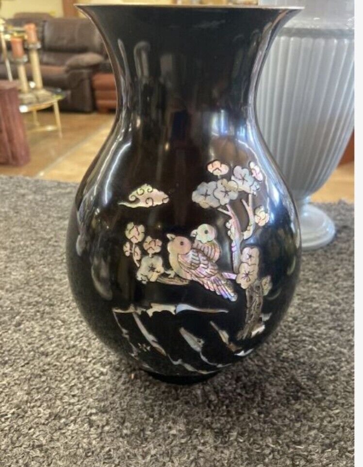 Beautiful Vintage Black Laquer Vase With Mother of Pearl Inlay W/ Birds Design 