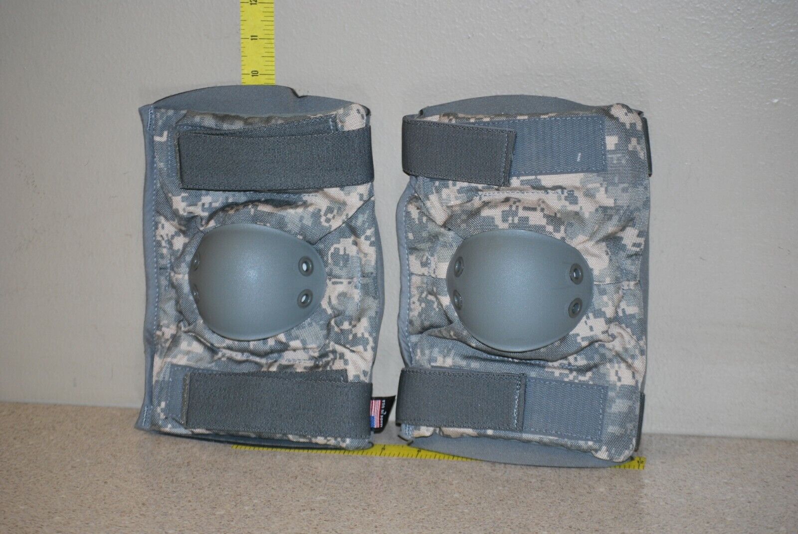 ELBOW PADS   LOT OF 20 SIZE: LARGE  DIGITAL ACU PATTERN    NSN: 8415-01-530-2161