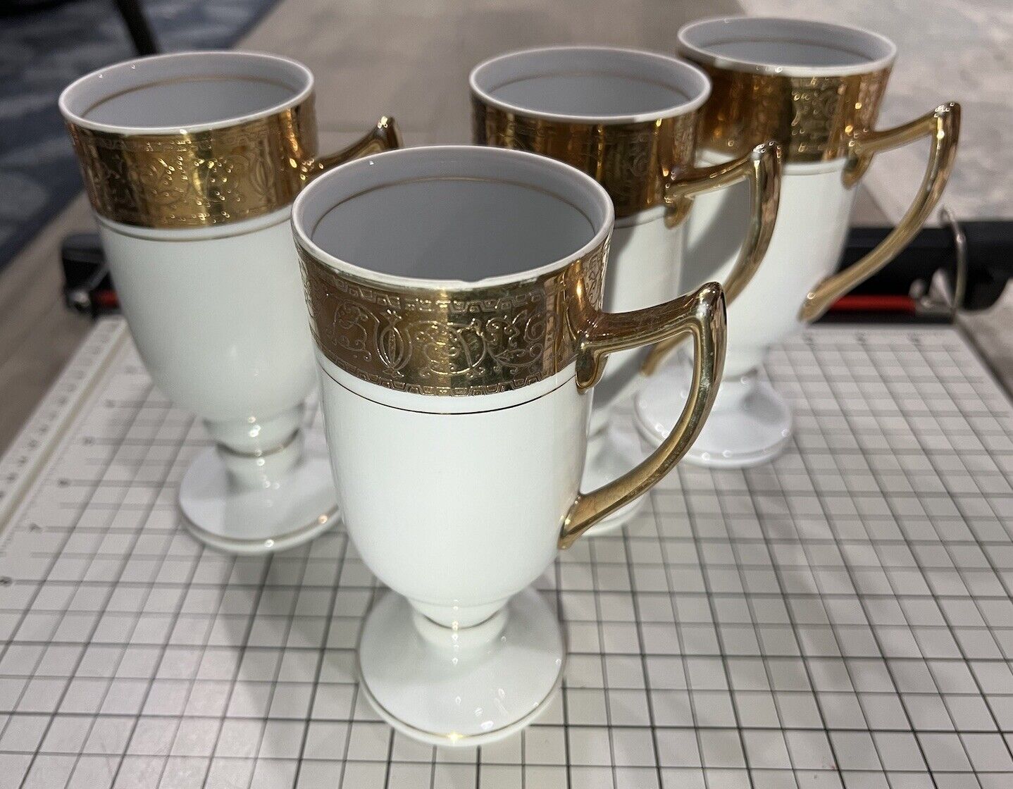 Set Of 4 Vintage Royal Crown Imperial 55/1061 Gold & White Coffee Mug Tea Cup