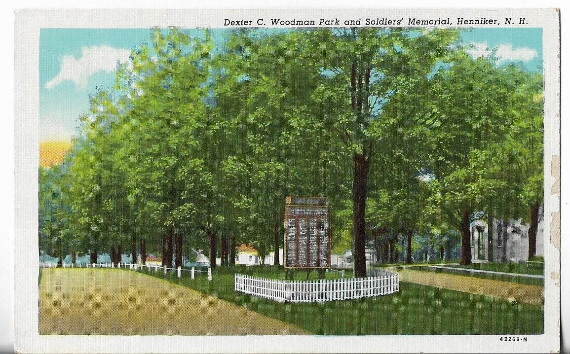 VTG Postcard - Dexter Woodman Park & Soldiers\' Memorial - Henniker, NH