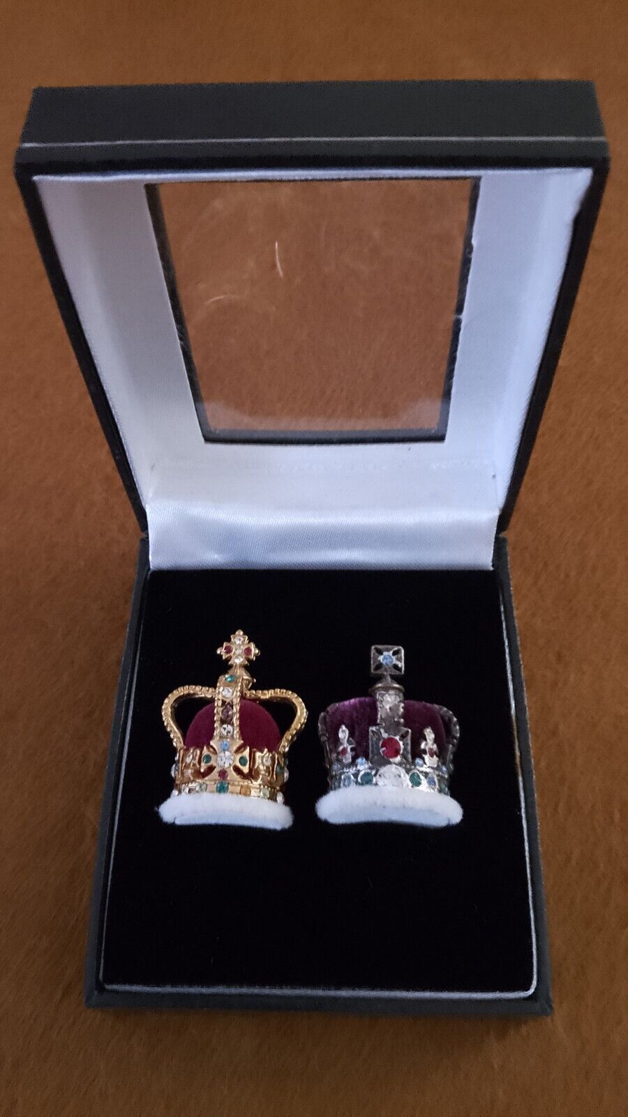 Vintage Miniature Royal Crown Jewels Of England Set Souvenir Display Box.