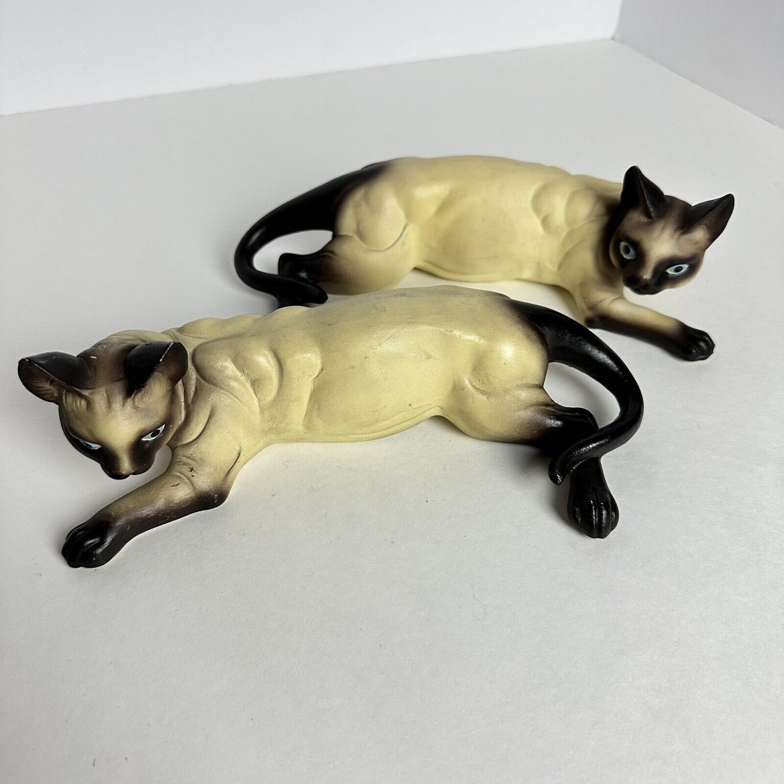 Vintage Siamese Cat Wall Climbing Ceramic Figurine Pair 9” Mid Century RARE HTF