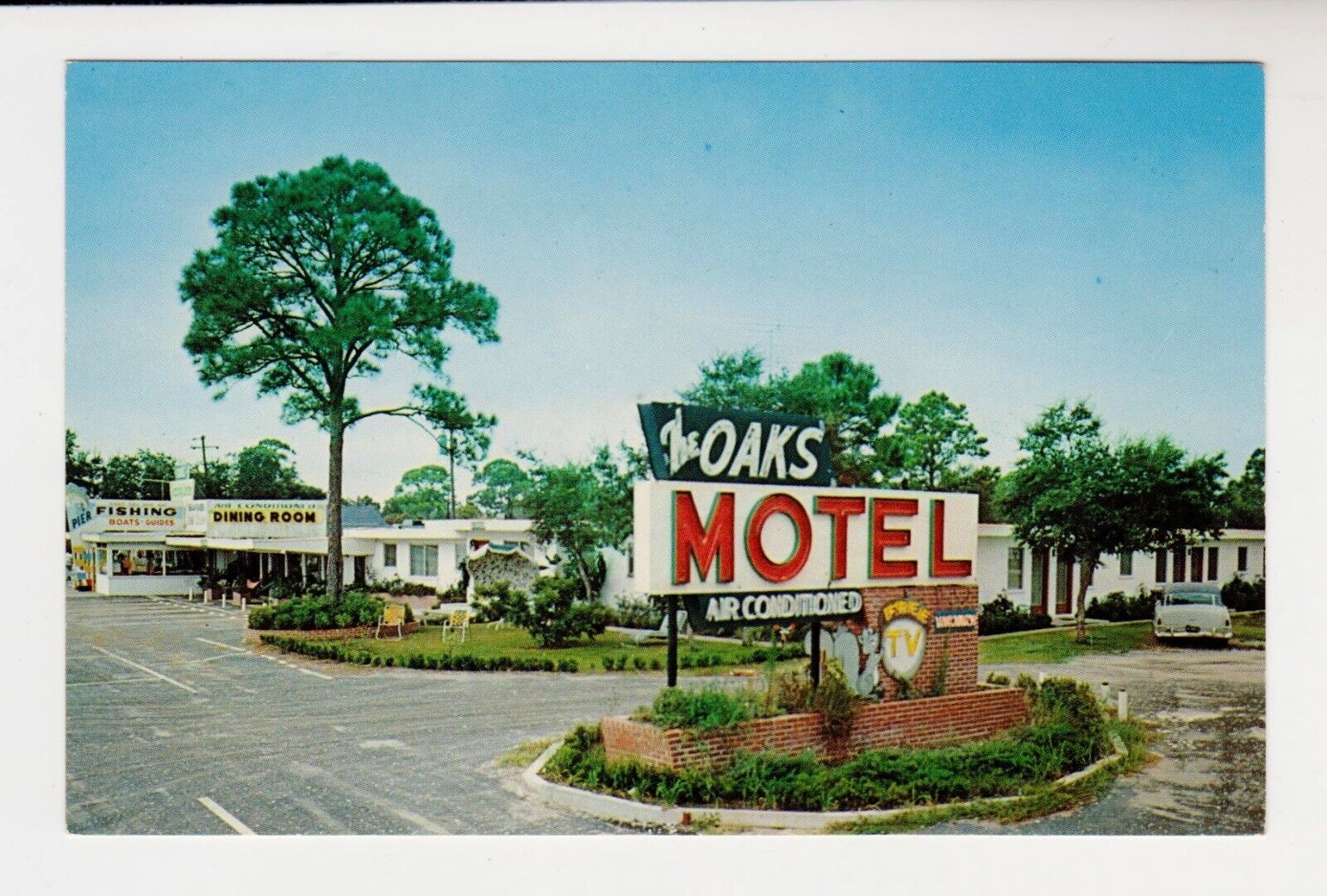 The OAKS MOTEL, RESTAURANT and SHOPPING CENTER, PANACEA, FLA. – 1958 Postcard