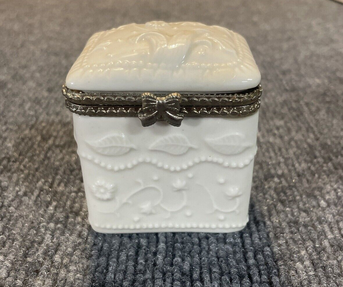 White Porcelain Rectangular Shaped Hinged Lid Trinket Box