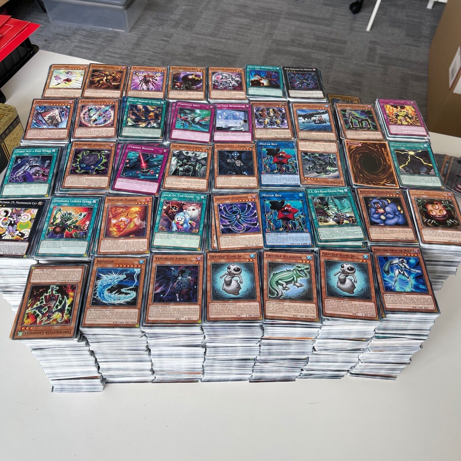 Yu-Gi-Oh Bundle JOBLOT Bulk Collection inc - Super Ultra Rare Holo 200 Cards