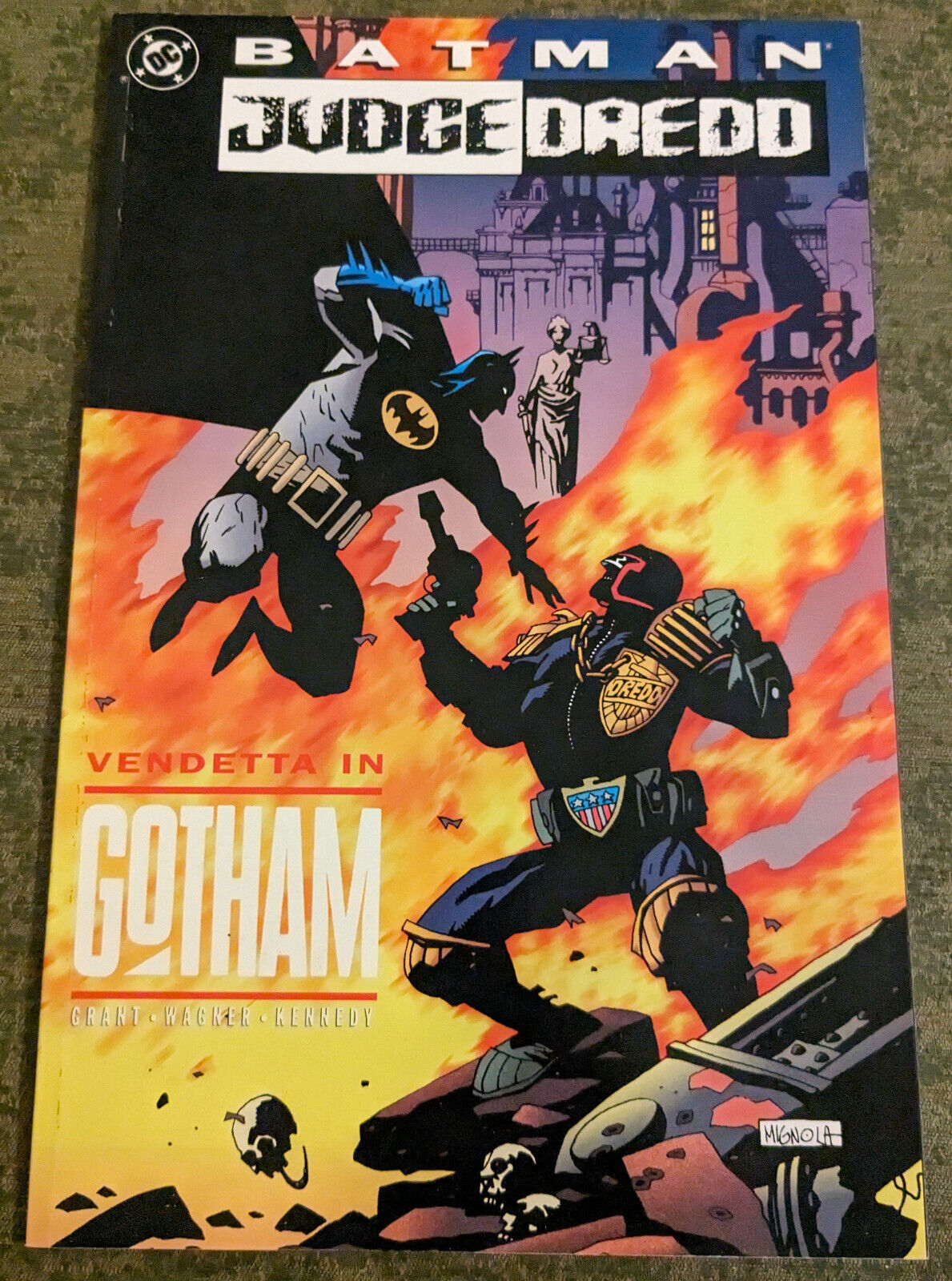 Batman & Judge Dredd : Vendetta in Gotham -Trade Paperback - graphic novel - TPB