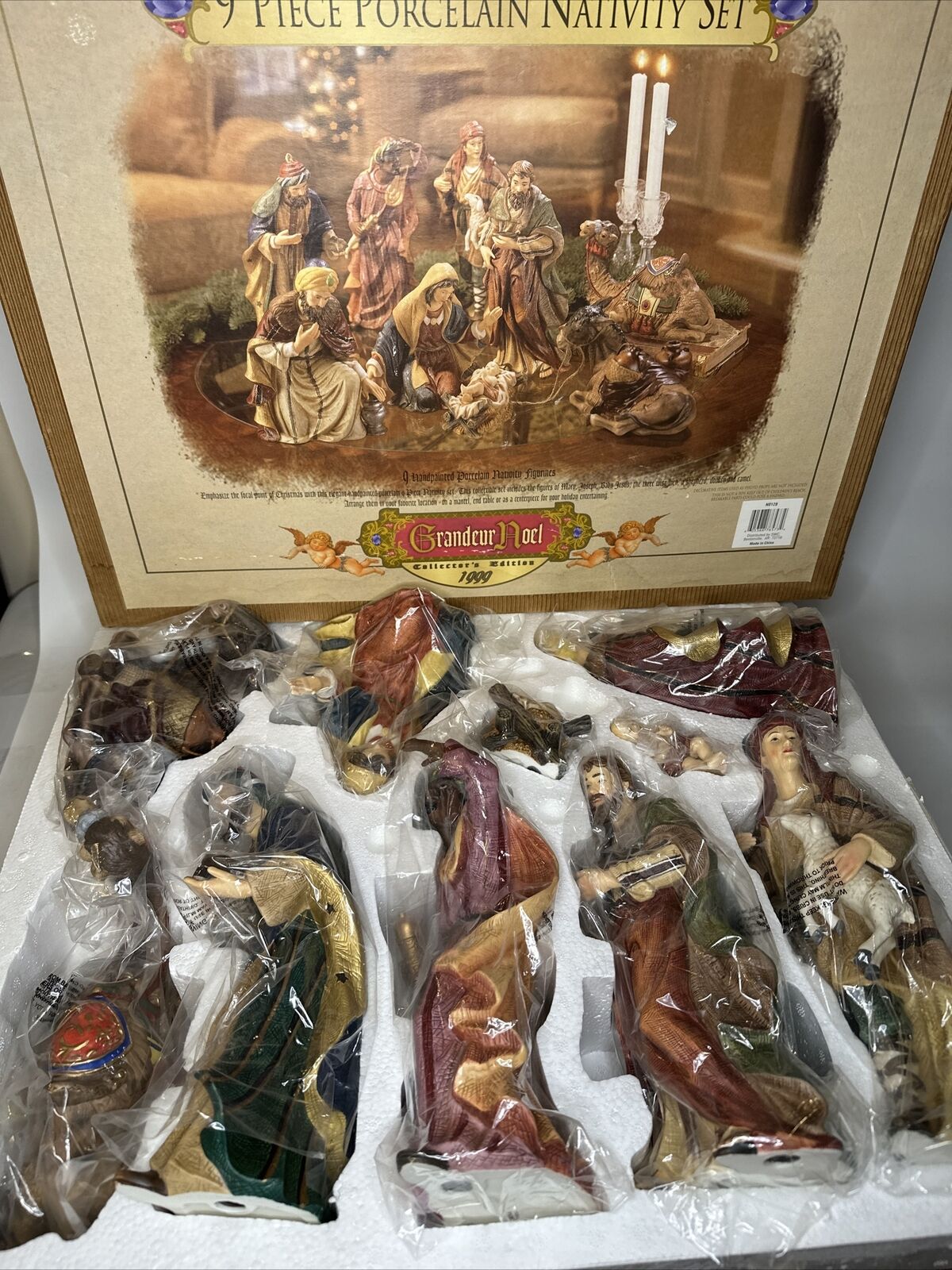 Grandeur Noel Collectors Edition 9 Piece Porcelain Nativity Large 1999 N0128