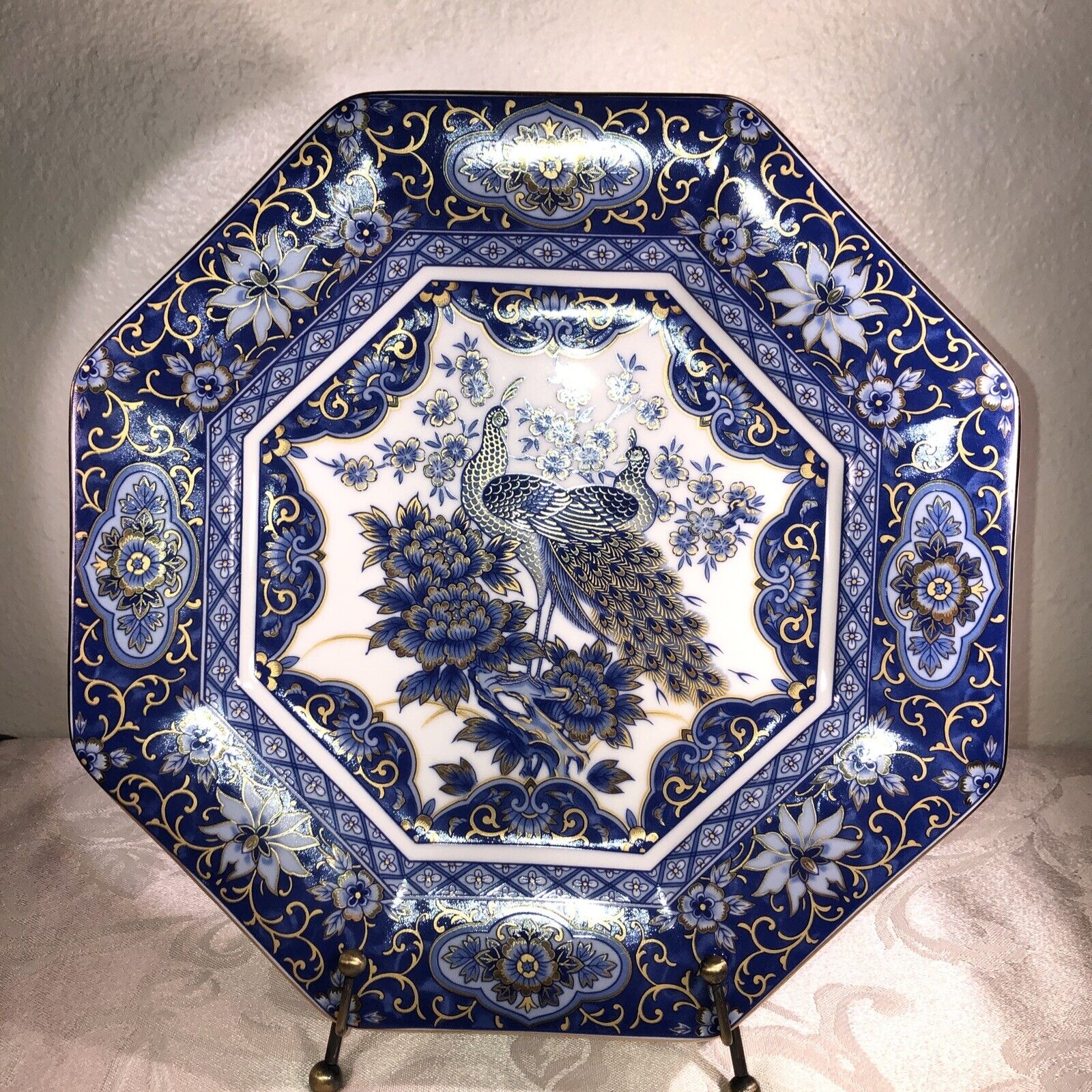 1983 Arnart Imports Inc. Porcelain Octagonal Imperial Peacock Plate. Preowned.