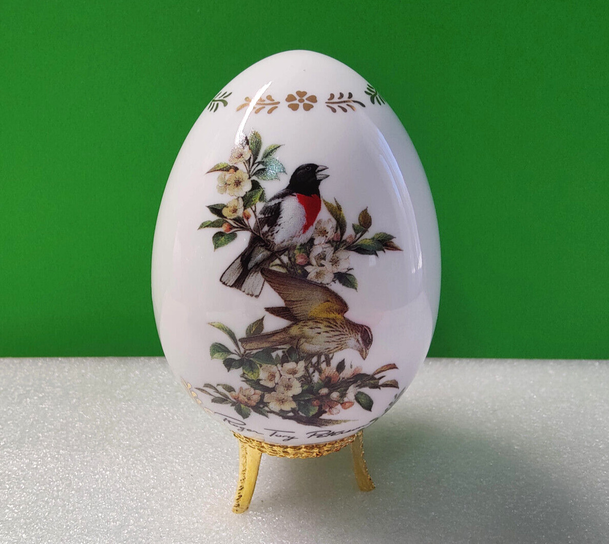 Danbury Mint ROSE-BREASTED GROSBEAK Songbird Porcelain Egg on Stand 2 PC