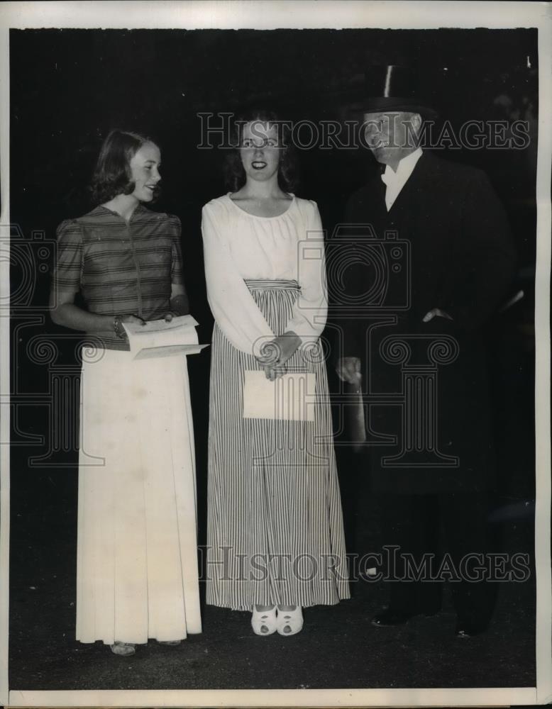 1939 Press Photo US Amb Bullitt daughter Anne & Miss Kingsford in Paris
