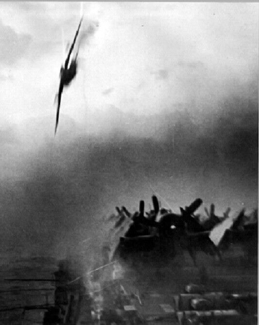 Japanese Kamikaze crashes and misses the USS Sangamon WWII 8x10 Photo 385a