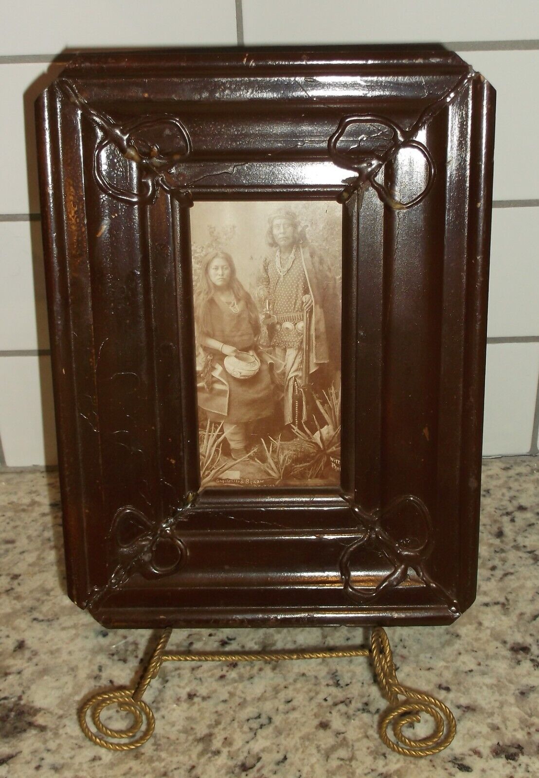 ANTIQUE NATIVE AMERICAN NAVAJOS PHOTOGRAPH IN PERIOD WOOD FRAME