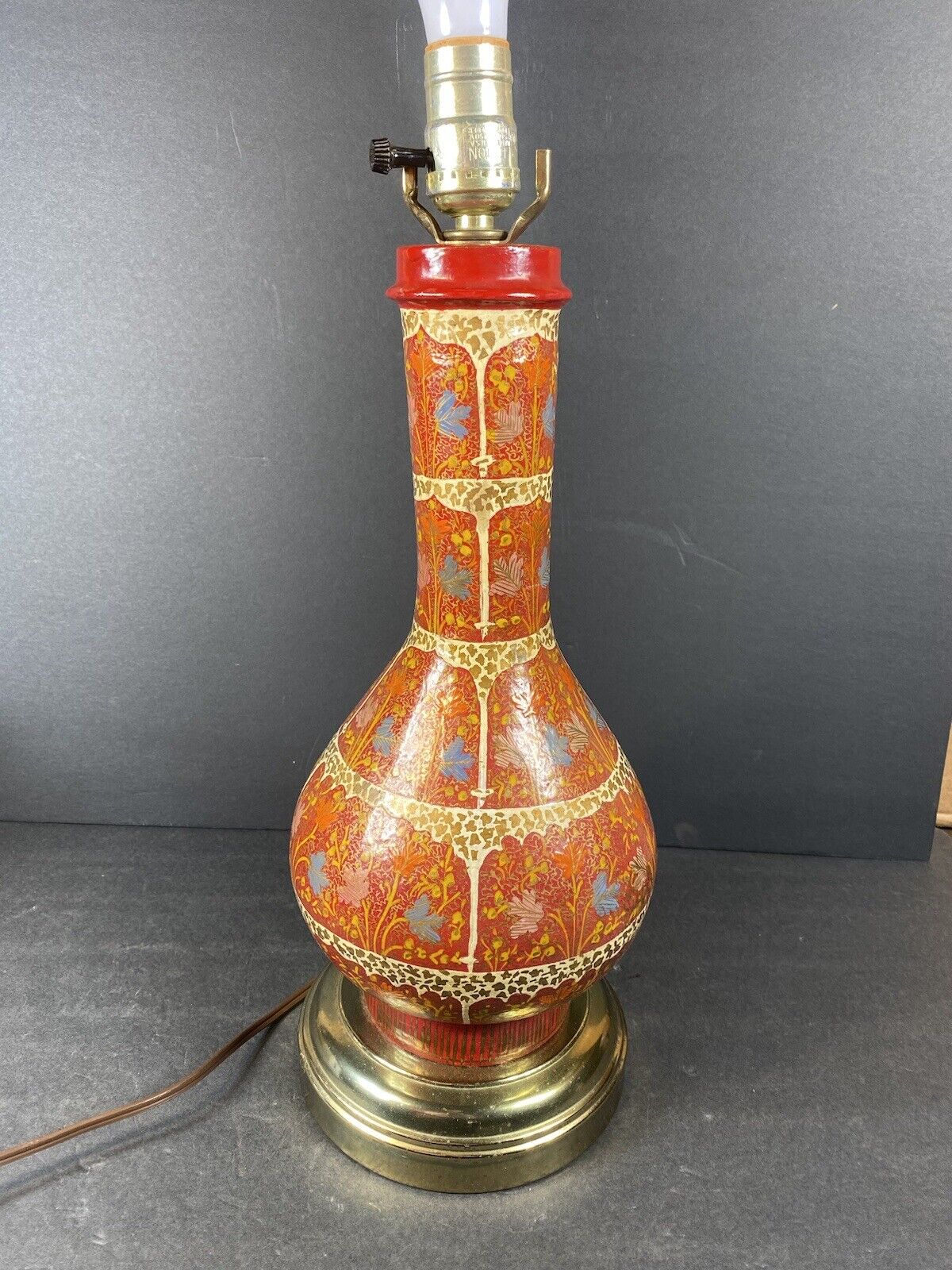Fine Hand Painted Intricate Oriental Style Lamp Decorative Accent Lamp