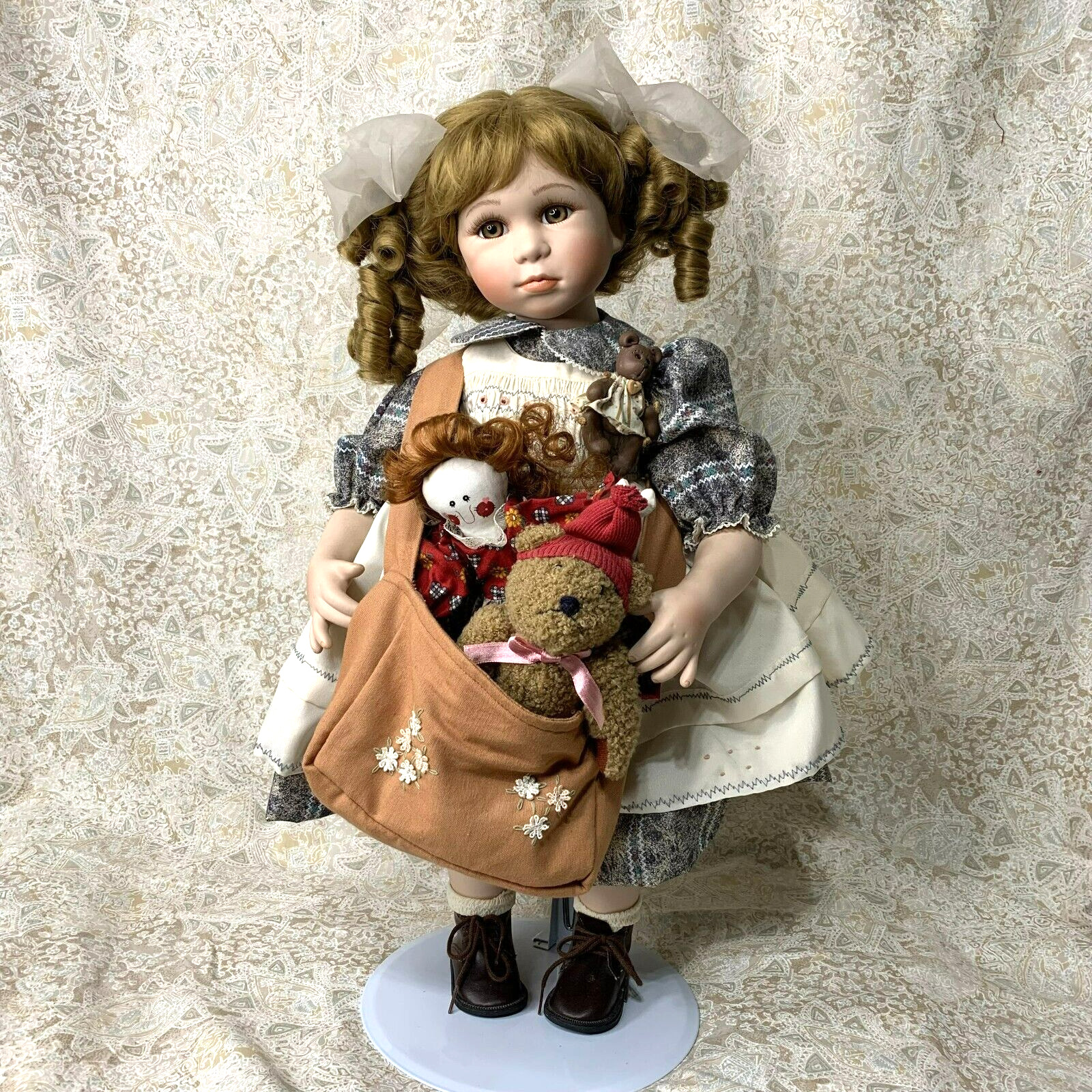 DELTON Fine PORCELAIN DOLL 154/2000 Little Girl w/ Bears & Doll 20\