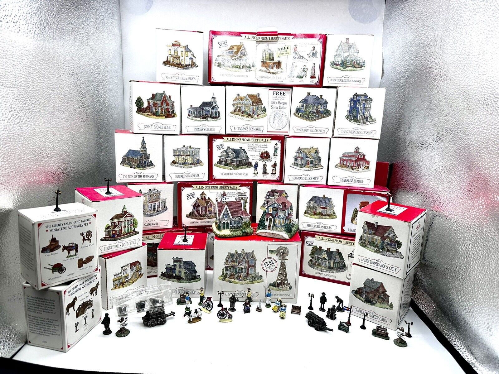 Liberty Falls 28 Boxed Houses And Pewter Figurines All Houses, Nib
