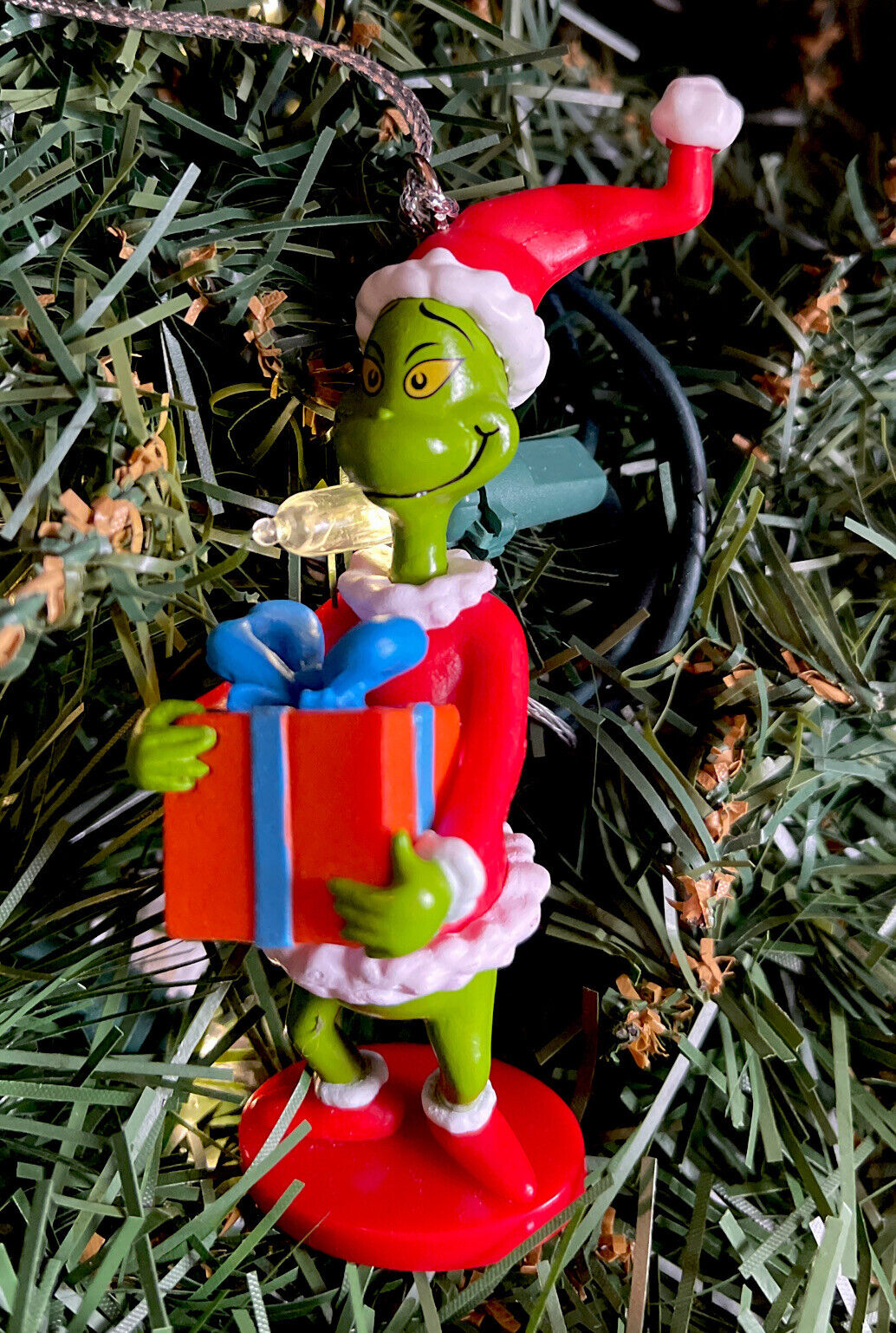 New 2023 Dr Seuss The Grinch w Santa  Hat & Present Christmas Tree Ornament