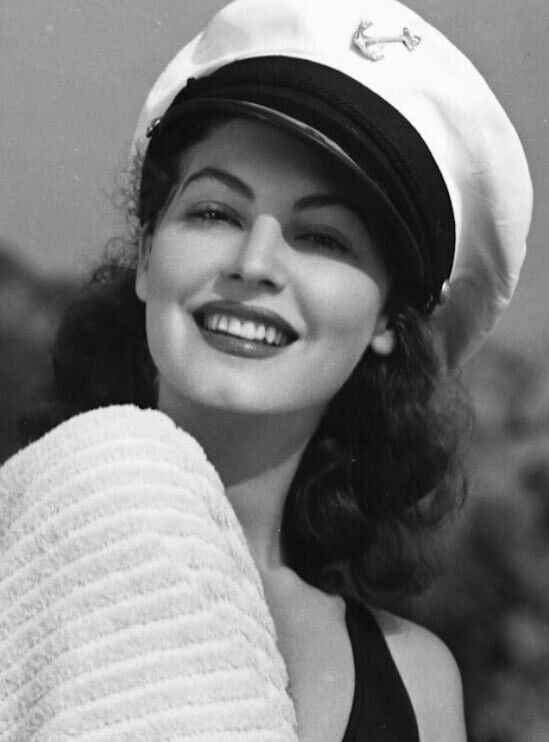 WW2 WWII Photo Pinup Girl Actress Starlet  Movie Star Ava Gardner 1940s   / 8527