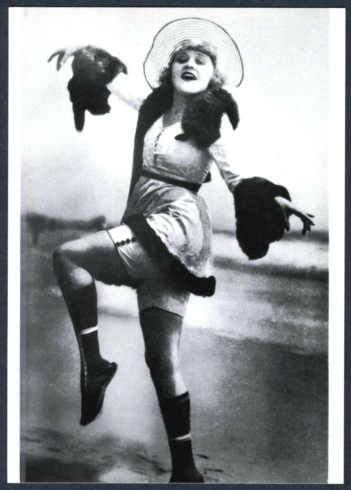 1920s VINTAGE BATHING BEAUTY~PRETTY WOMAN in DESIGNER SWIMWEAR~NEW 1974 POSTCARD