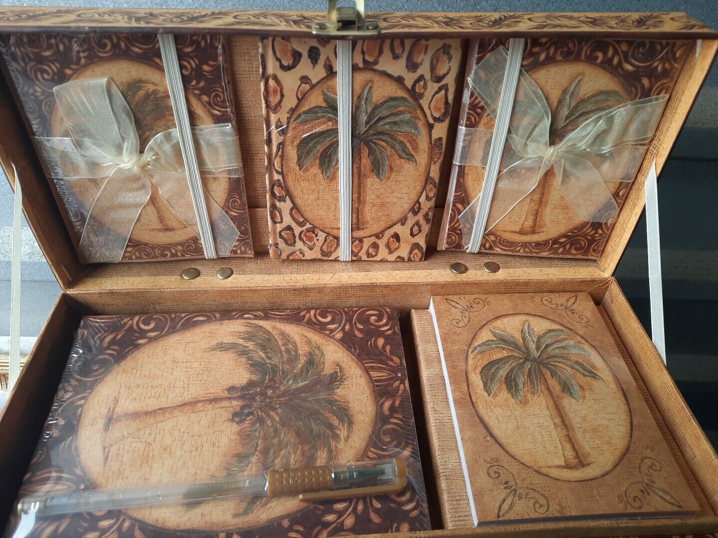 Stationary Gift Set Palm Tree Leaves Design With Decorative Storage Box